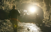 Седьмые сутки спасатели не могут найти горняков в затопленной шахте на Луганщине