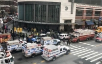 В Нью-Йорке сошел с рельсов пассажирский поезд, десятки пострадавших