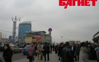 На киевском вокзале иностранцев без проблем понимают только таксисты (ВИДЕО)