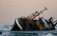 У берегов Туниса затонуло судно с мигрантами