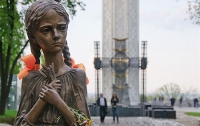 Впервые после бегства Януковича власть вместе с людьми отметит годовщину Голодомора