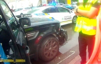 В Киеве пьяная автоледи протаранила несколько авто и стала плевать в полицейских
