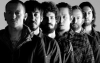 Группа Linkin Park отменила тур после самоубийства вокалиста Честера Беннингтона