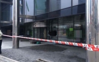 В центре Таллина мужчина с топором разгромил банк