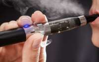 Врачи намерены назначать электронные сигареты тем, кто хочет бросить курить