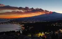 В Италии начал извержение крупнейший вулкан (фото)