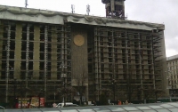 В Киеве с Дома профсоюзов сняли ткань, идут ремонтные работы