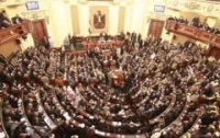 Мурси, несмотря на сопротивление армии и суда, восстановил египетский парламент