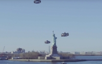 Печеньки Oreo пролетели в небе над Нью-Йорком (видео)