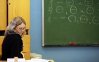 В регионах учителям массово уменьшают нагрузку и «просят» увольняться