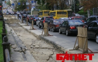 Прорыв коммуникаций парализовал проезд в центре Киева