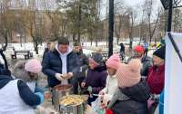 Благодійник Олексій Юренко роздає у Києві гарячі обіди