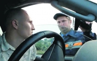 В автошколах будут учить водителей, как защититься от гаишника