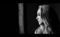 Адель показала неудачные дубли со съемок клипа на сингл Easy On Me