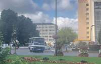 Спецназ на БМП штурмовал автобус с террористом, пассажиров освободили (ВИДЕО)