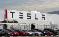В США случился крупный пожар на заводе Tesla (видео)