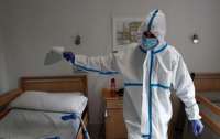 Защитные костюмы для медиков до сих пор не прибыли в Украину
