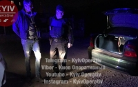 Киевлянин в пьяном угаре бросил автомобиль и пытался сбежать от полицейских (видео)