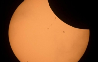 Опубликовано видео МКС на фоне Солнца во время затмения