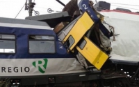 Лобовое столкновение поездов в Швейцарии: десятки пострадавших