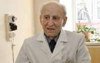 Ушел из жизни самый старый практикующий врач в Украине
