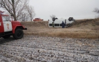На скользкой дороге перевернулась маршрутка с пассажирами