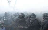 Под одним из судов Киева протестующие поругались с полицией