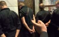 В Тернополе разоблачили группу полицейских, грабивших людей (видео)