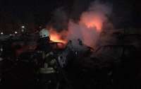 Два десятка авто сгорели за ночь на штрафплощадке