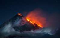 В Росії почав вивергатися вулкан на Камчатці, викидаючи попіл на 6 кілометрів вгору