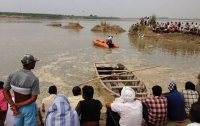 В Индии перевернулась лодка с пассажирами: много жертв