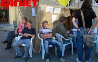 «Наша Украина» свернула свои палатки под Печерским судом и намерена работать с регионами