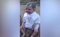 На кладбище нашли страшную куклу, следящую за людьми (видео)