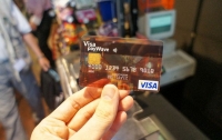 Visa разрешила взимать с клиентов комиссию за снятие наличных