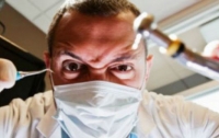 Горе-стоматолог сломал челюсть пациенту (видео)