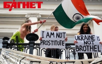 FEMEN доигрались с индийским флагом и с индийским послом