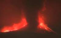 На Сицилии произошел зрелищный взрыв вулкана (видео)