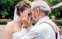 Свадебный танец невесты с отцом стал новым хитом интернета (ВИДЕО)