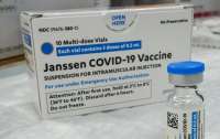 Johnson&Johnson прибыла в Украину: кто получит первые дозы вакцины
