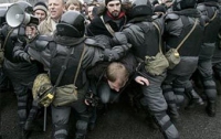 В Киеве сотня неизвестных бойцов захватила Гостиный двор