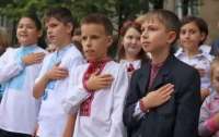 Ежедневное пение гимна в школах Киева: дело дошло до суда