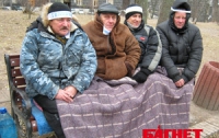Голодающие чернобыльцы уходят из Мариинского парка