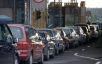 Почти 800 автомобилей стоят в очередях на границе с Польшей