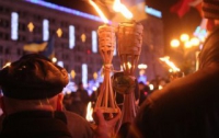Сотни националистов с факелами в руках отправились прогуляться по центру Киева