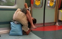 Йог шокировал пассажиров гонконгского метро