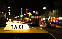 Водитель такси ограбил пассажирку в Одессе