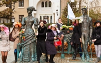 В Ялте состоялся первый крымский конкурс оригинальных головных уборов из цветов (ФОТО)