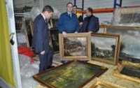 Киевские таможенники пресекли вывоз в Китай 21 старинной картины