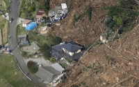 Шесть человек пропали без вести после схода оползня в Японии