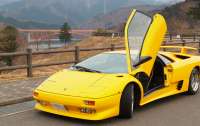 Блогер сделал Lamborghini из картона и продал по цене настоящей